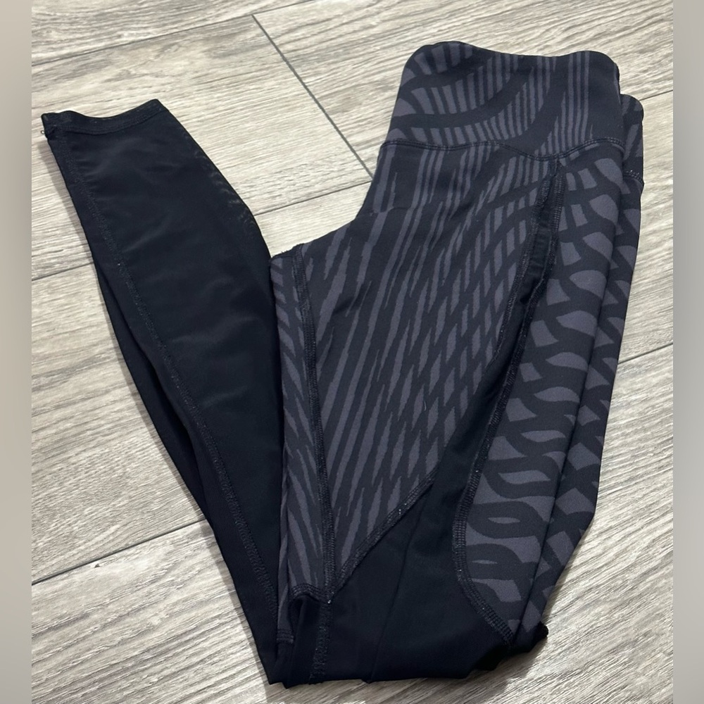 🖤 ALO YOGA Motion Mesh Leggings - Size Small 🖤 - Picture 8 of 8